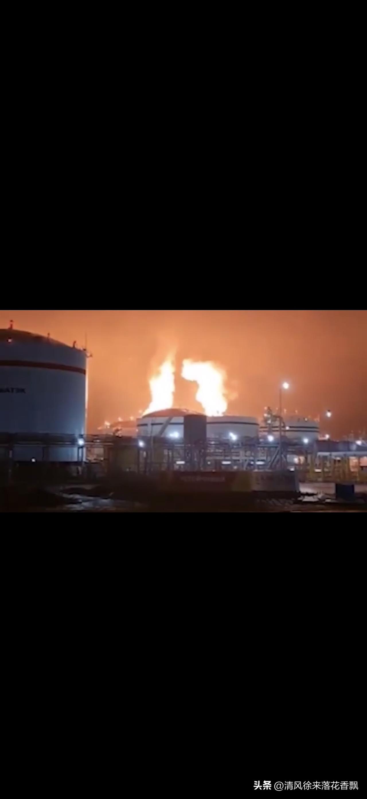 无人机袭击了俄罗斯列宁格勒州的乌斯季卢加港。

初步报告显示，诺瓦泰克位于乌斯季