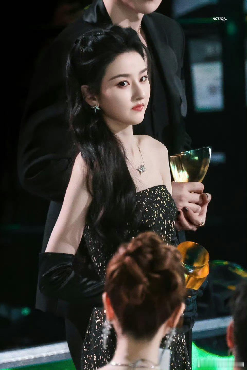 宋祖儿星光大赏内场造型🈶 顶级骨相