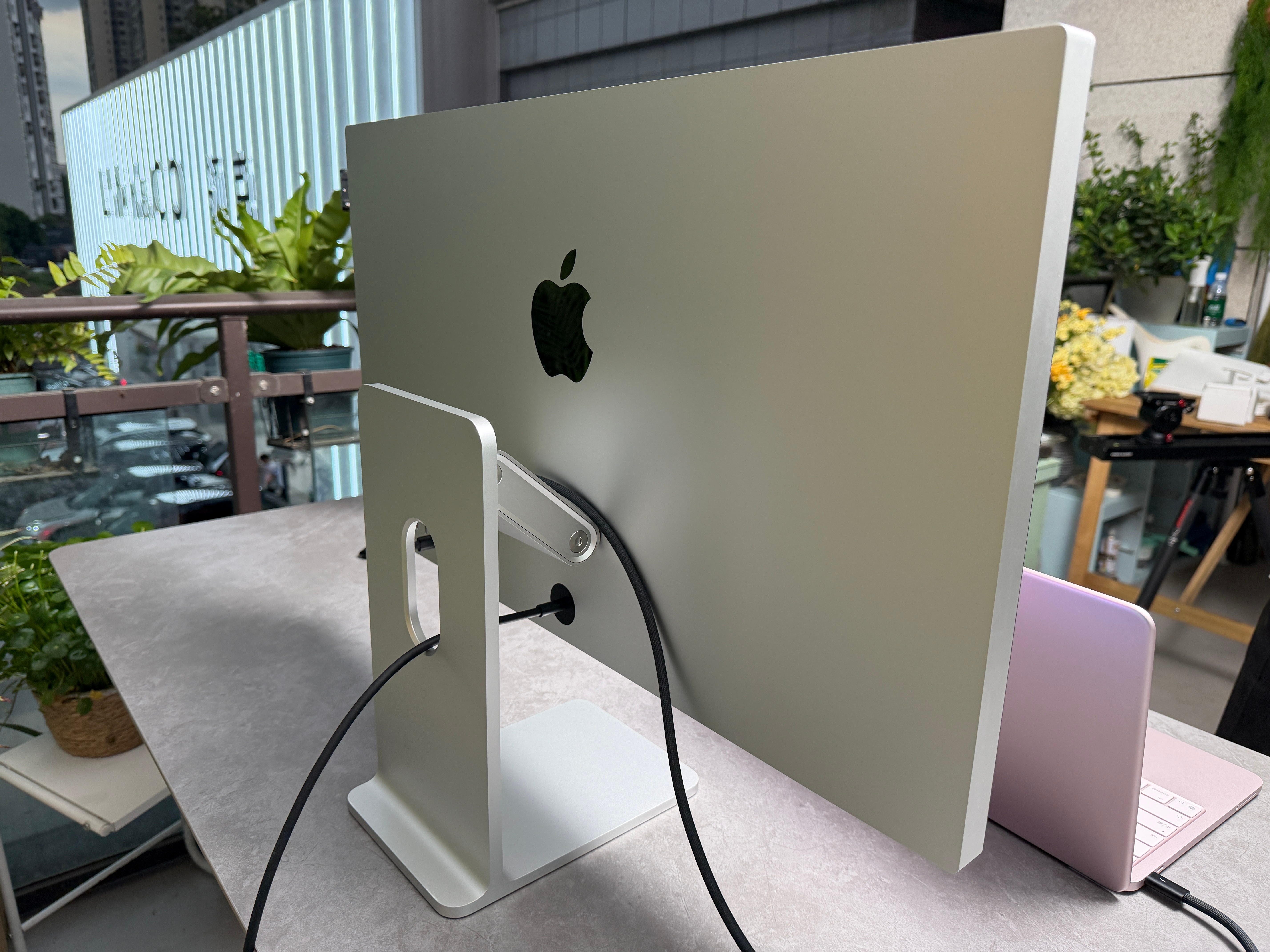 开箱一台Studio Display XDR和它的零头Macbook Neo 、