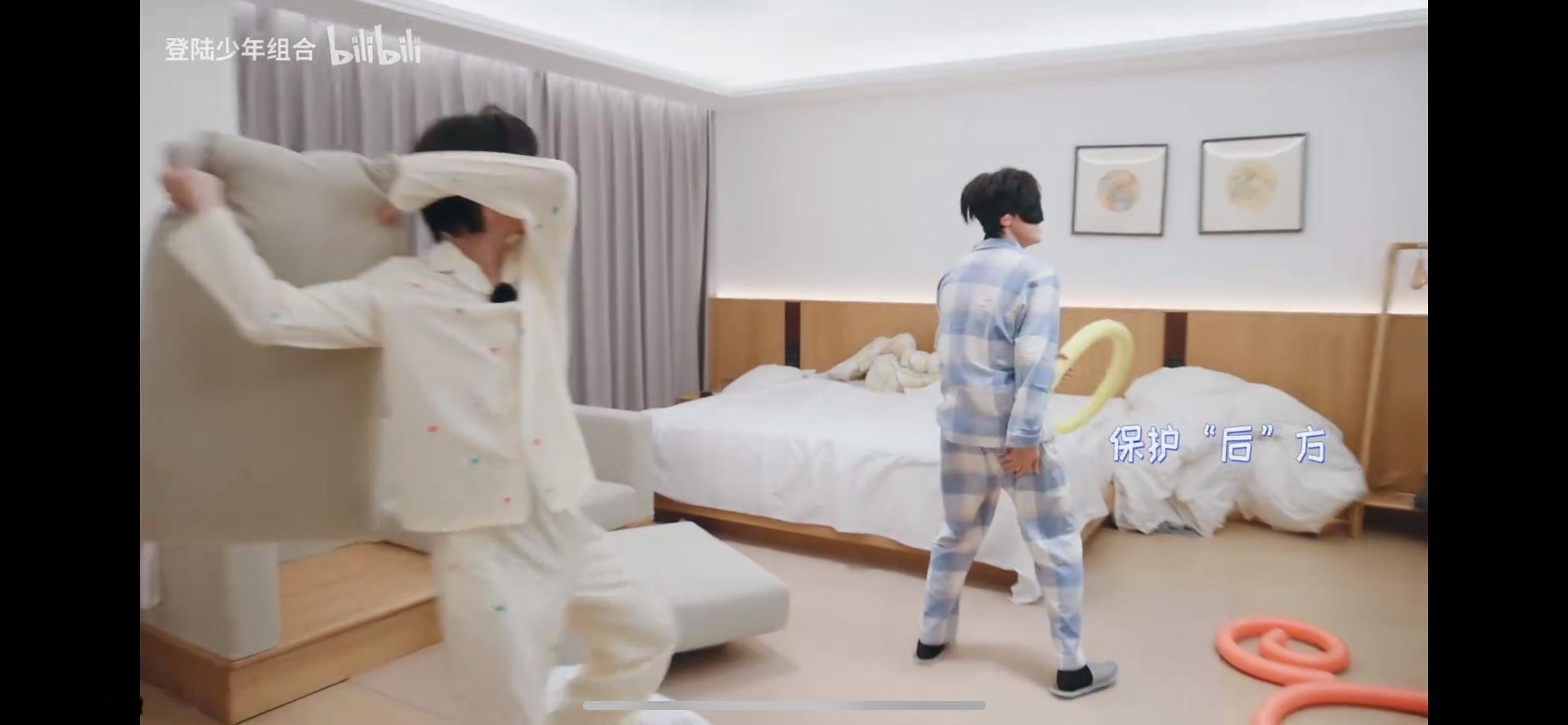 好淫乱……一场游戏下来这女孩屁股上N个红印来自四个不同的人 你们也太过分了 光明