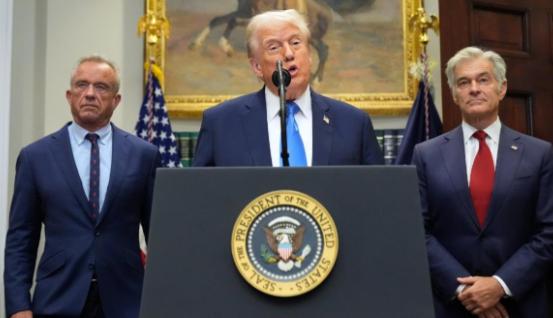 不可思议！美国总统特朗普突然宣布：从2026年8月1日起，所有进口到美国的仿制药