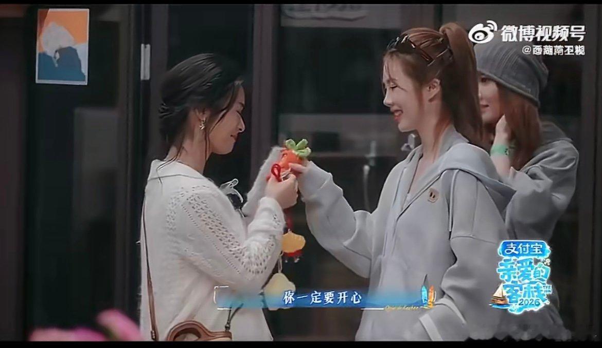 亲爱的客栈开播 开播即共情！八年情怀拉满，新老朋友齐聚客栈，海边治愈日常即刻开启