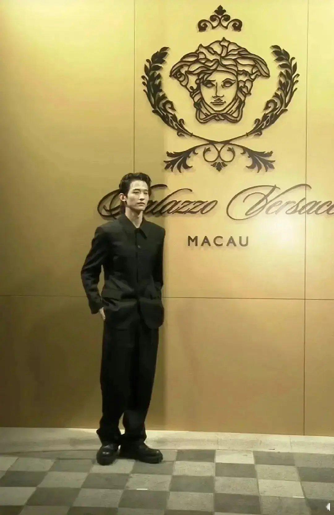 常华森这个颜值当时怎么好意思买艳压顶刘通稿的 ​​​