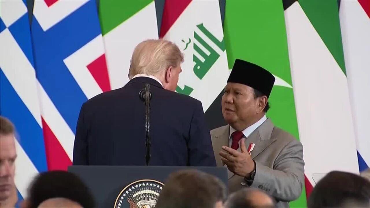在埃及举行的加沙停火峰会期间，印尼总统普拉博沃被现场麦克风意外录下请求特朗普安排