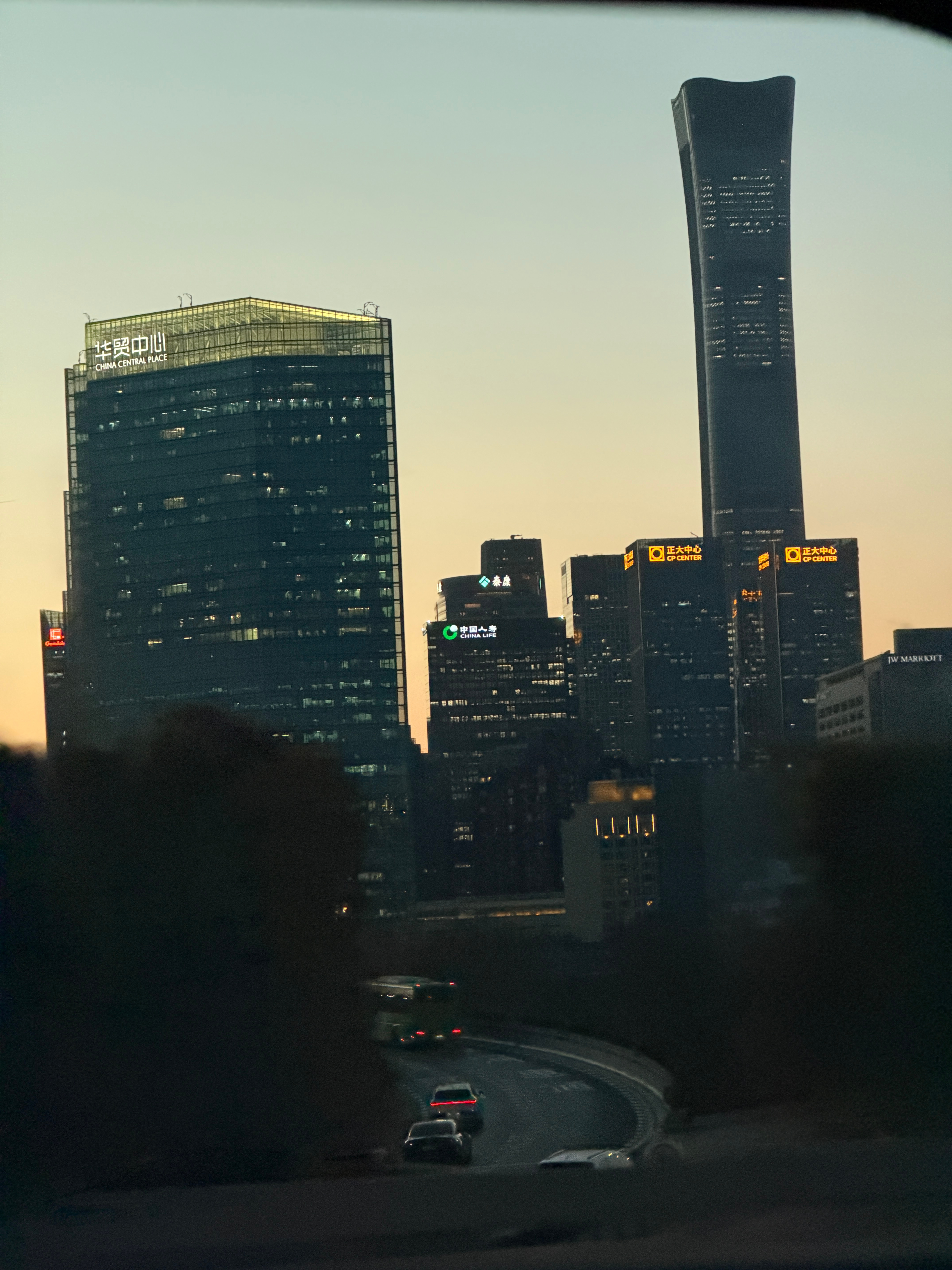 蓝调时刻的随手拍 好有电影感 北京