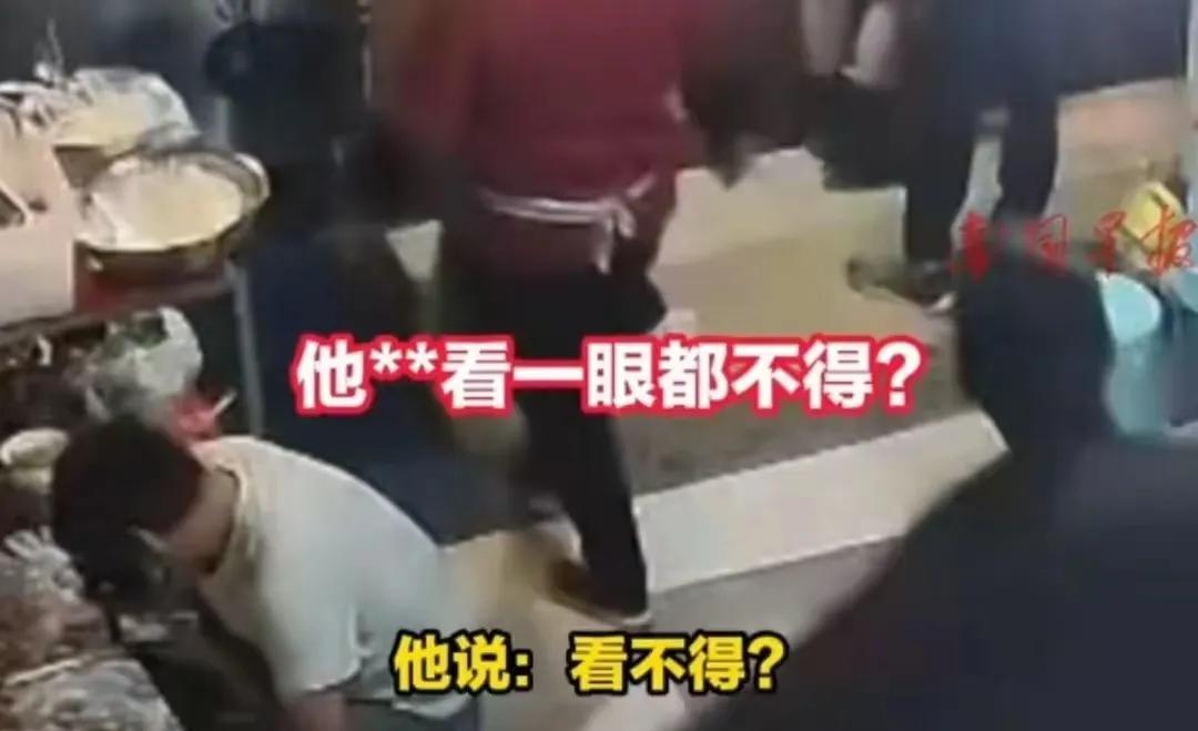 突然发现：云南烧烤店黑衣男子骚扰女子并辱骂殴打其男子做的实在太过分了！理由如下：