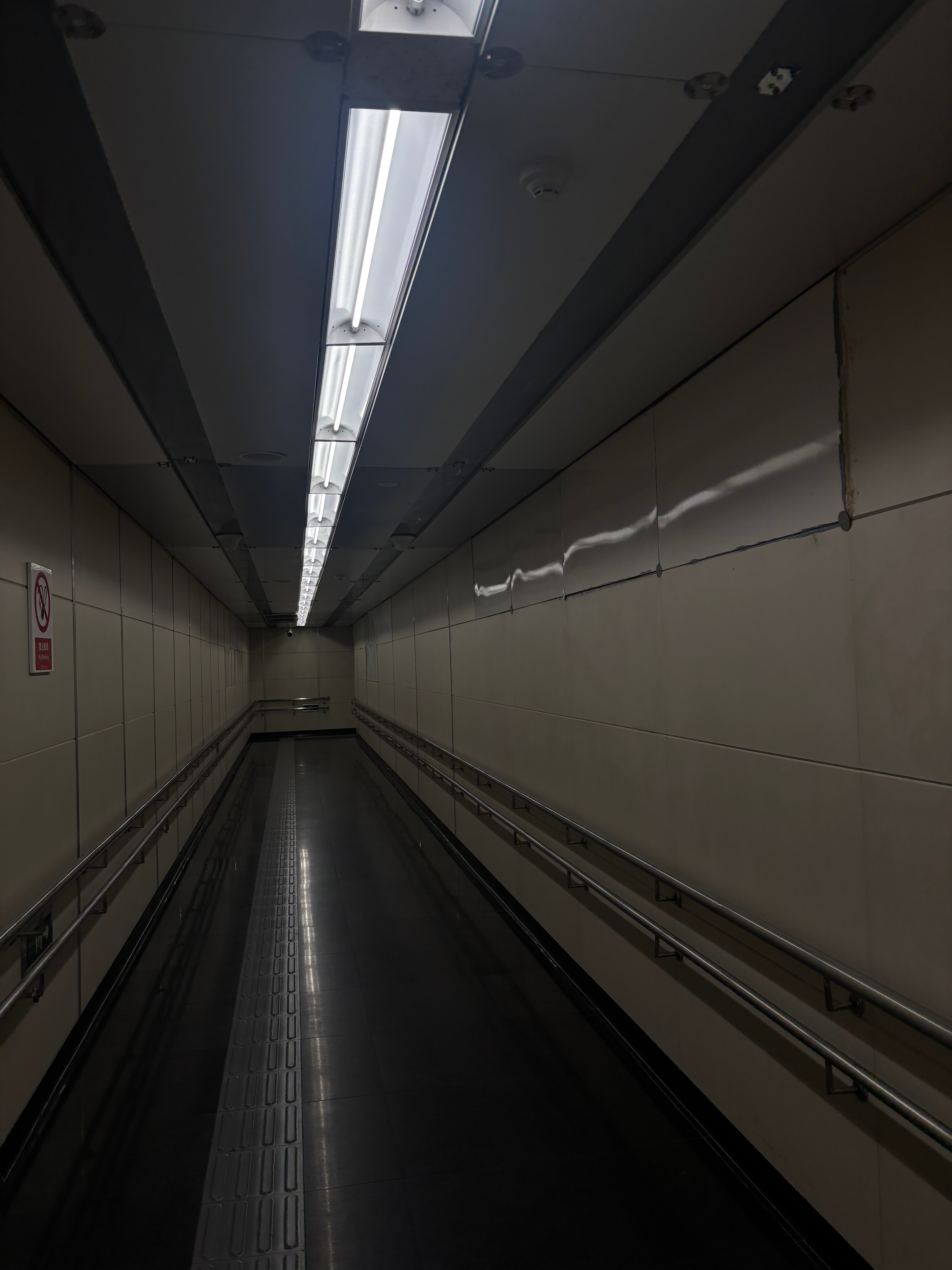 北京10号线地铁，后室吗 