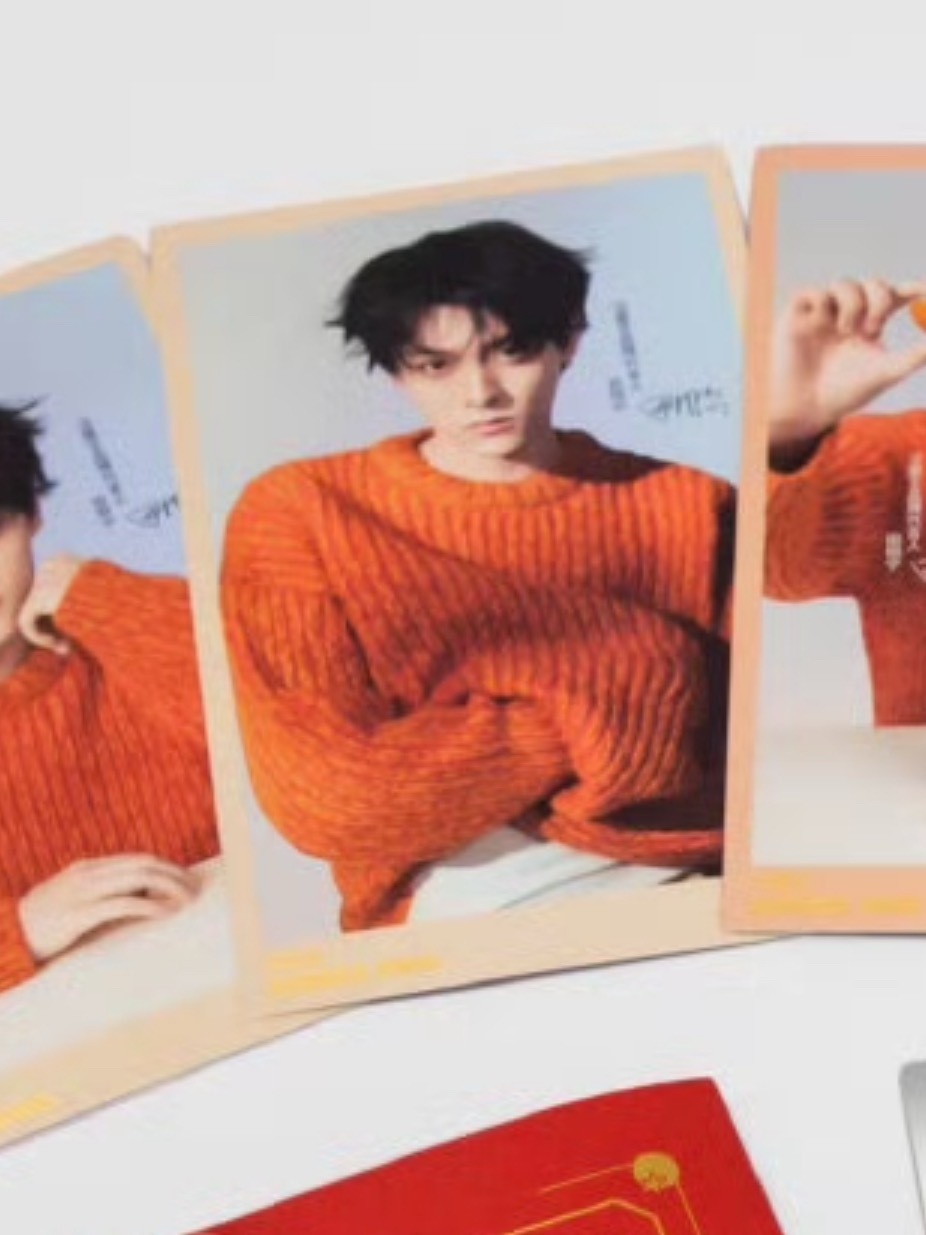 这张有点… 毛衣摆拍的经典姿势get 一般人别学 看着像挠痒痒