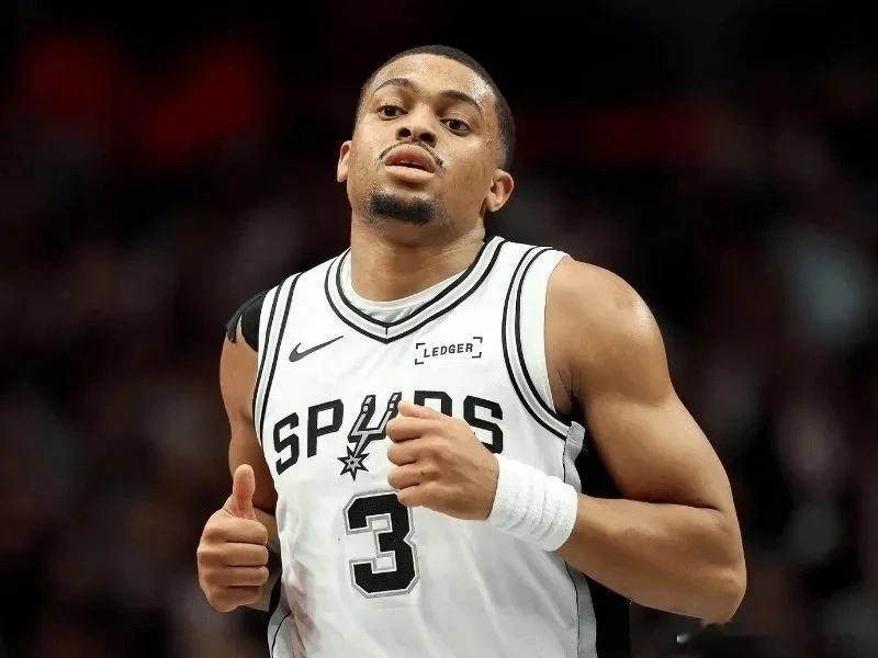 最佳第六人——凯尔登·约翰逊最佳第六人的争夺，我坚定站凯尔登·约翰逊，他本赛季的