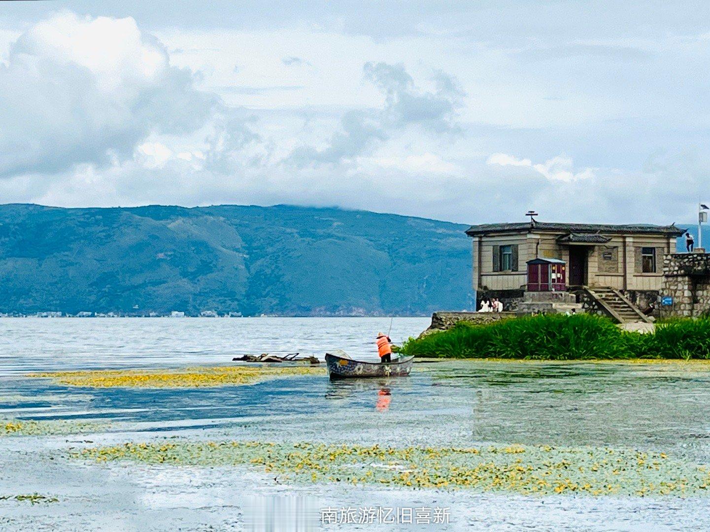 【洱海边的大理廊桥比想象中的还要美#记录旅行##一起玩地球# 】特别是烟雨蒙蒙的