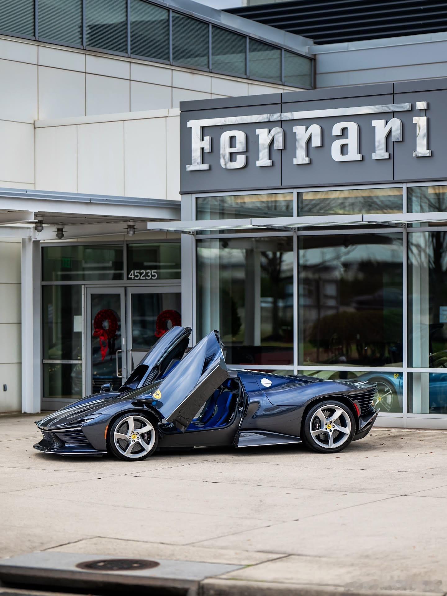 Car时尚  圣诞老人，宝贝... 🎅法拉利daytonasp3..法拉利da