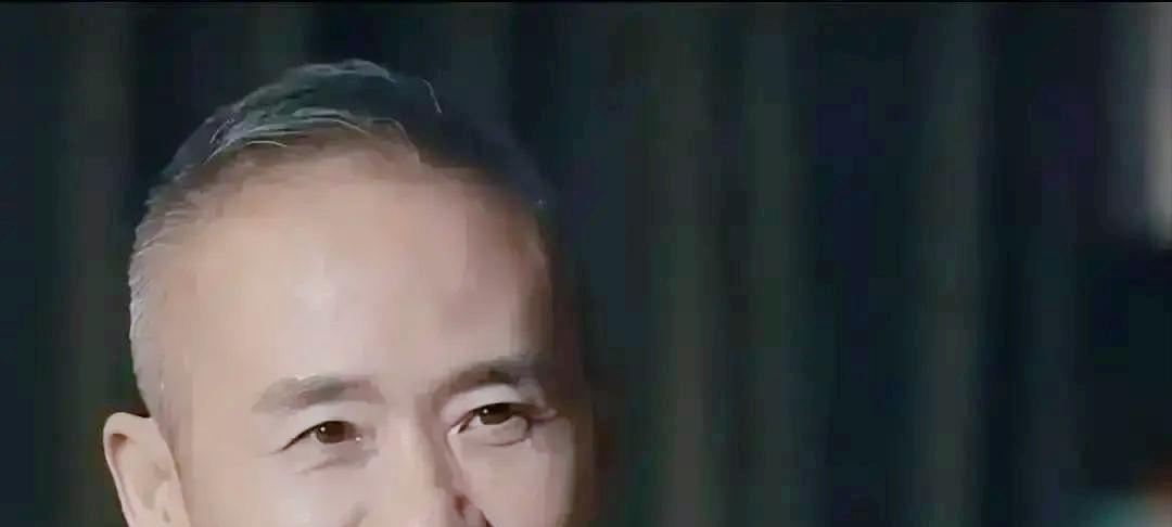 邓文迪全程无视田朴珺，这恰恰是顶级圈层发给你的信号。
那不是冷漠，是一场赤裸裸的