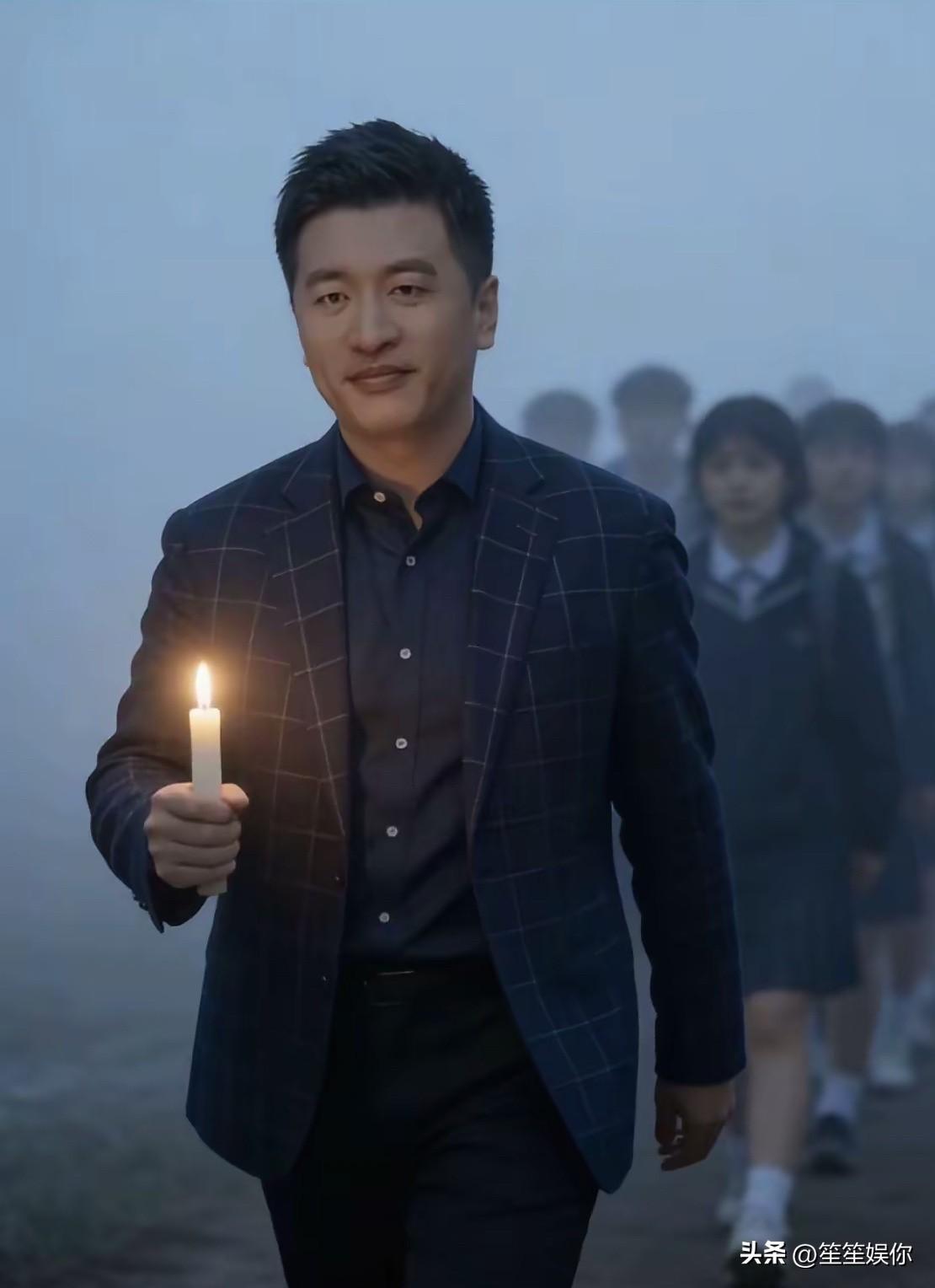 张雪峰的善良，带着沉甸甸的疲惫。他对所有人负责：家人、员工、学生、陌生人，有求必