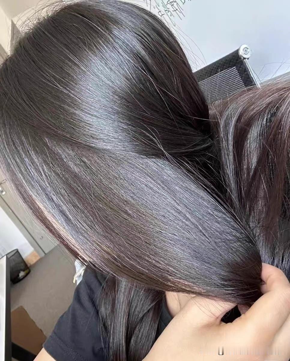 这些年打理头发有点累了，我想剪短发了，友友们看我适合短发吗！[祝福][祝福]