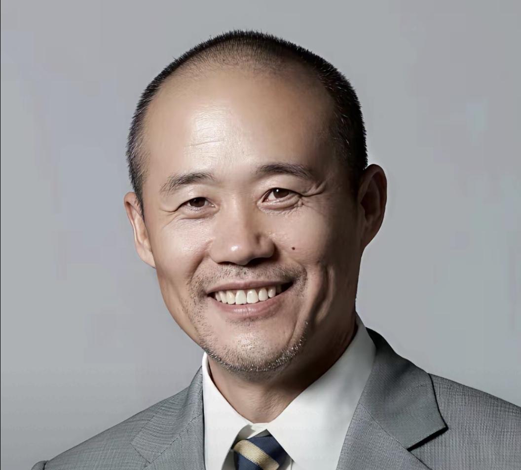 其实王石与田小姐最令人费解的是为什么那么高调。

有人说王石那样做是为了转移焦点