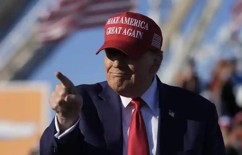 特朗普这是把党派利益置于国家利益之上，德国选择党只是德国的一个在野党，而特朗普不
