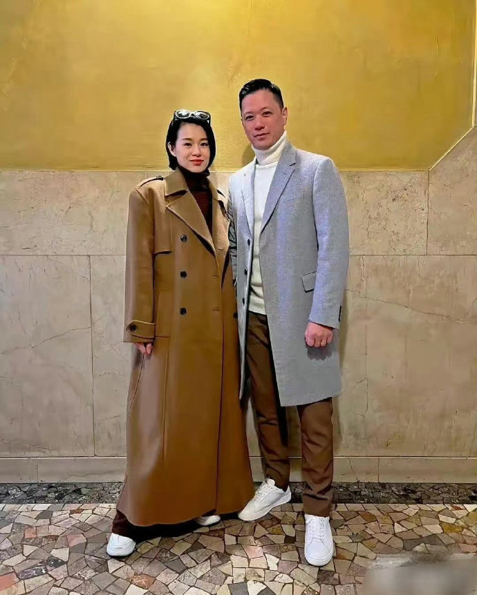 虽说胡杏儿的老公没有比黄宗泽帅，但他还是靠谱的多了 ​ ​​​