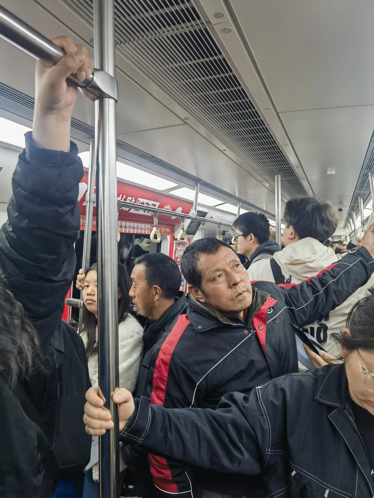 今天下午三点西安地铁客流量之冠2号线客流量实况，请各位朋友感受一下