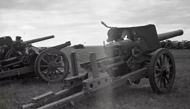 1945年9月，率先进入东北的八路军冀热辽军区第十六军分区司令员曾克林从沈阳城外