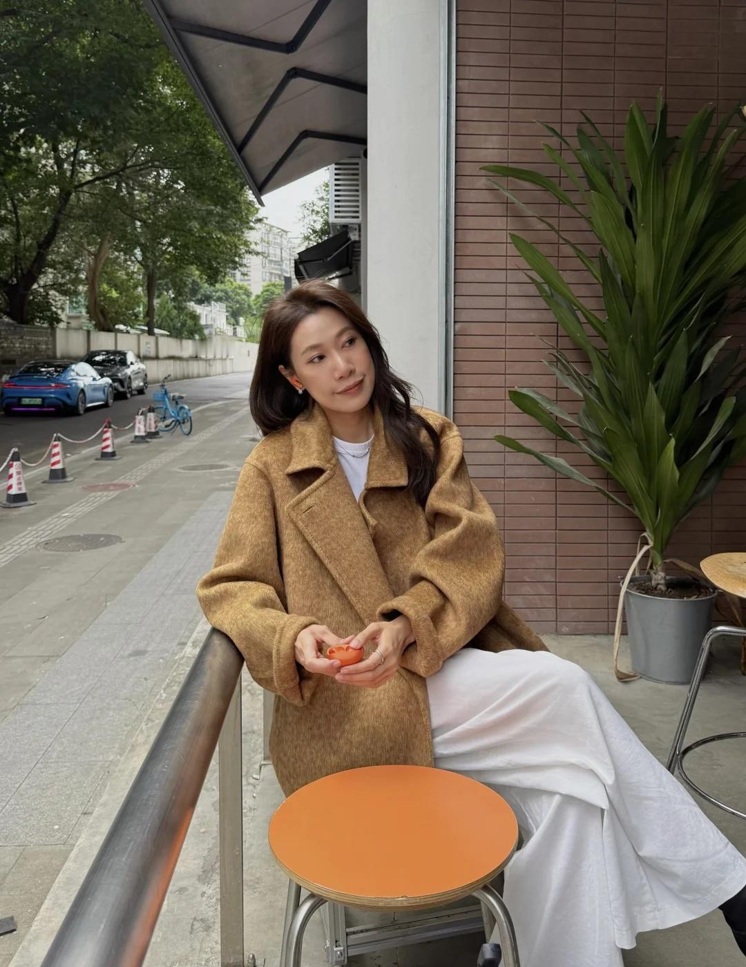 秋日耳机漫游 🎧ྀིııl ▸
阳光正好，秋风浓郁
要说i人独自出门必不可少：