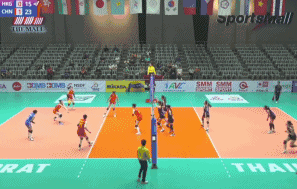 周页彤重炮，王文涵拦网，中国女排25-15第2局胜中国香港
北京时间8月30日，