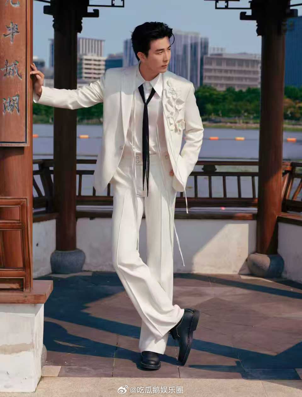 李川白玉兰红毯主持 李川白玉兰红毯主持表现确实不错，颜值和业务都在线。但他自己说