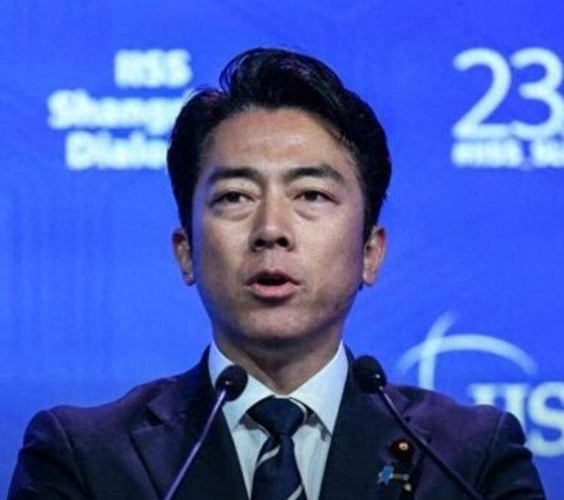 不习惯，日本持续喊话中国！ 就在昨天，日本自己的媒体发了一篇报道，说日本防卫相小