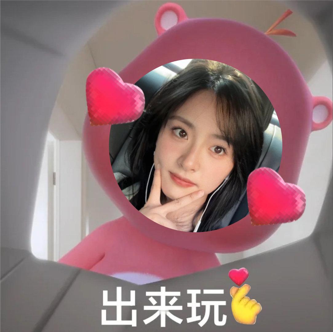 #沈月问你昨天看了没# 沈月晒最新对镜自拍，工作的时候也不忘拍vlog，记录美好