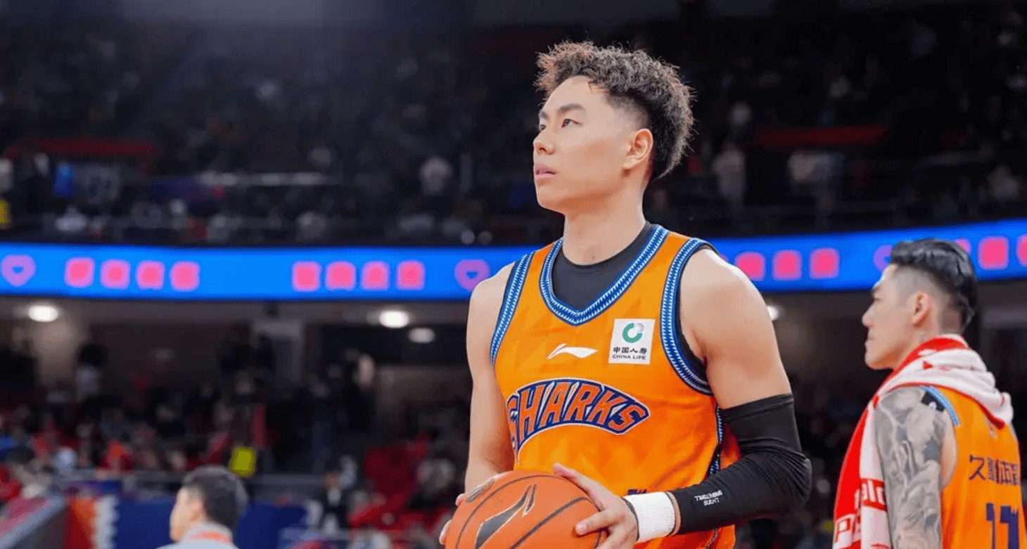李添荣三分命中率傲视CBA！国家队大门是否该为他敞开？