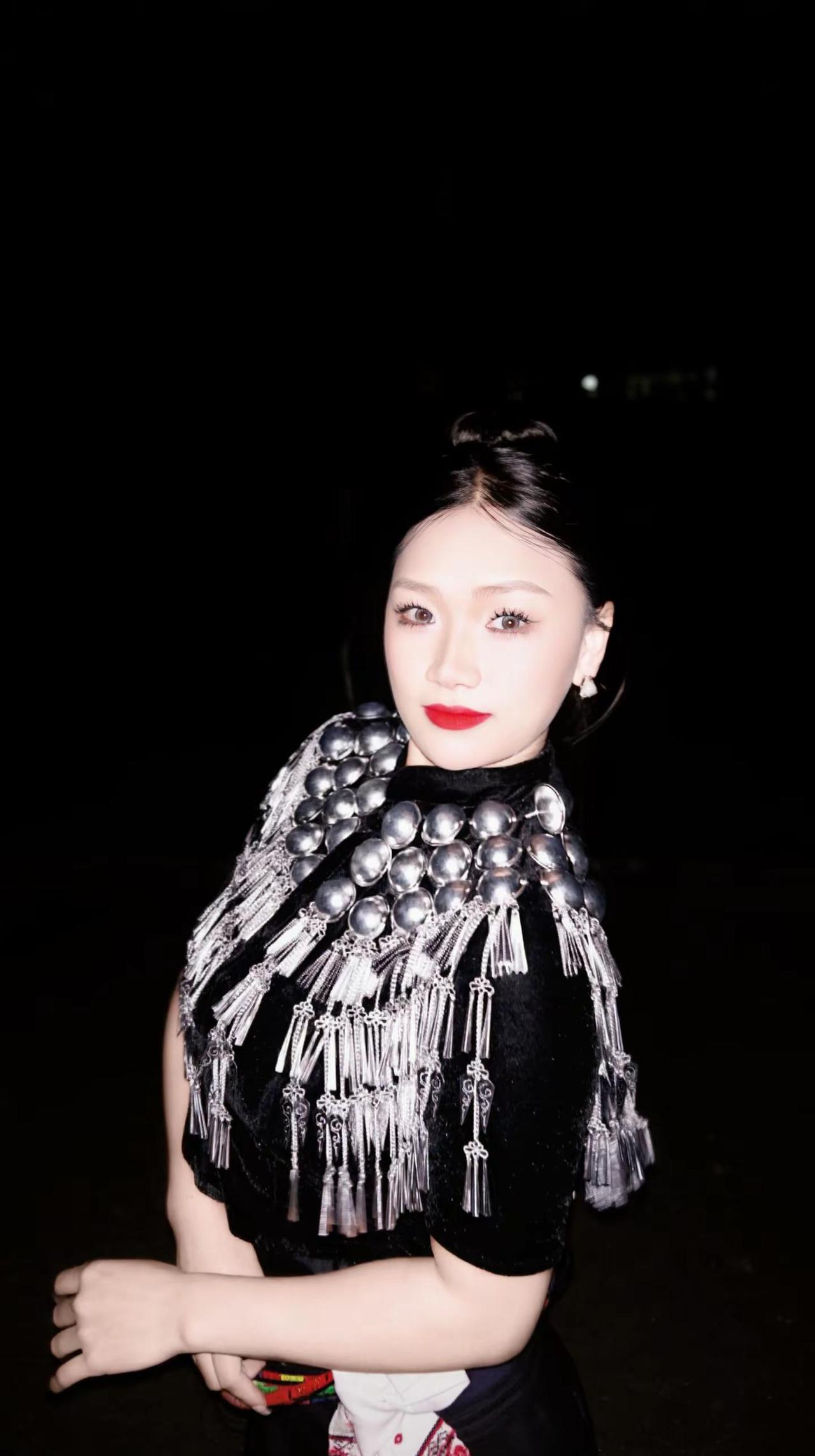 “依古”我们什么时候见面景颇服饰