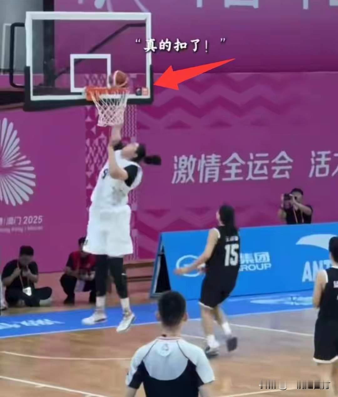 女篮运动员张子宇打球没有一点美感，身材够高，2米26，身体也健壮，就是打球不好看