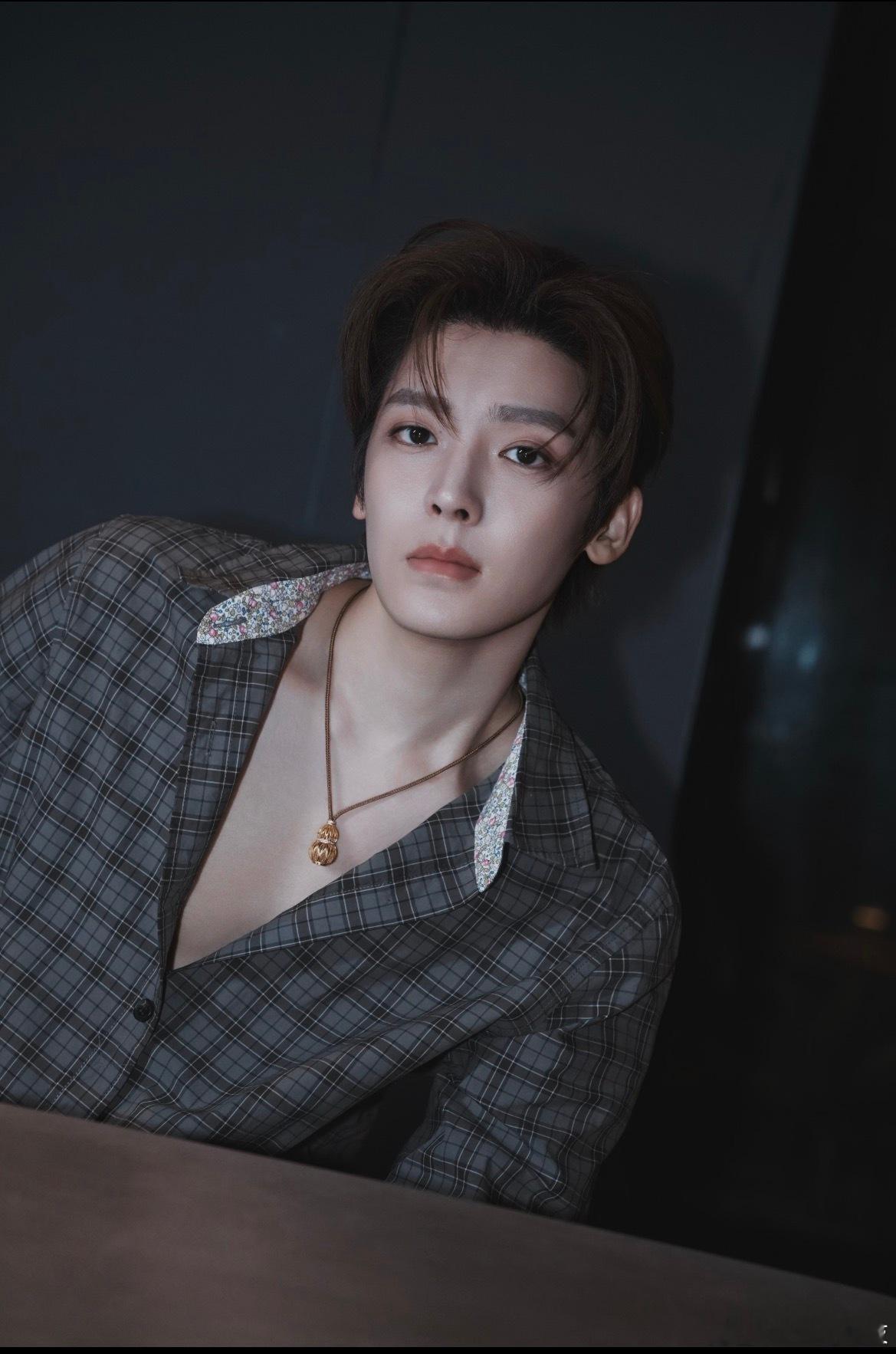 侯明昊岁启廿九 昊桃久久侯明昊0803生日快乐 哥哥生日快乐 