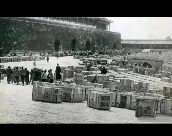 侵华战争中，
日本从中国抢夺多少财富？
从1931年-1945年14年侵华战争中