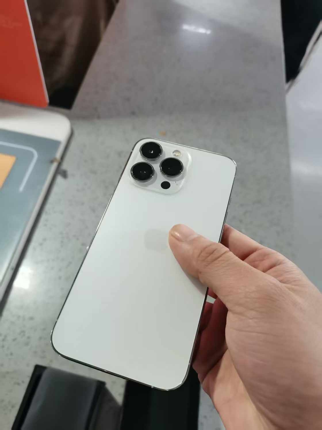 iPhone 13全系开启限时半价换电池 原价729元，现价399元，感觉还可以