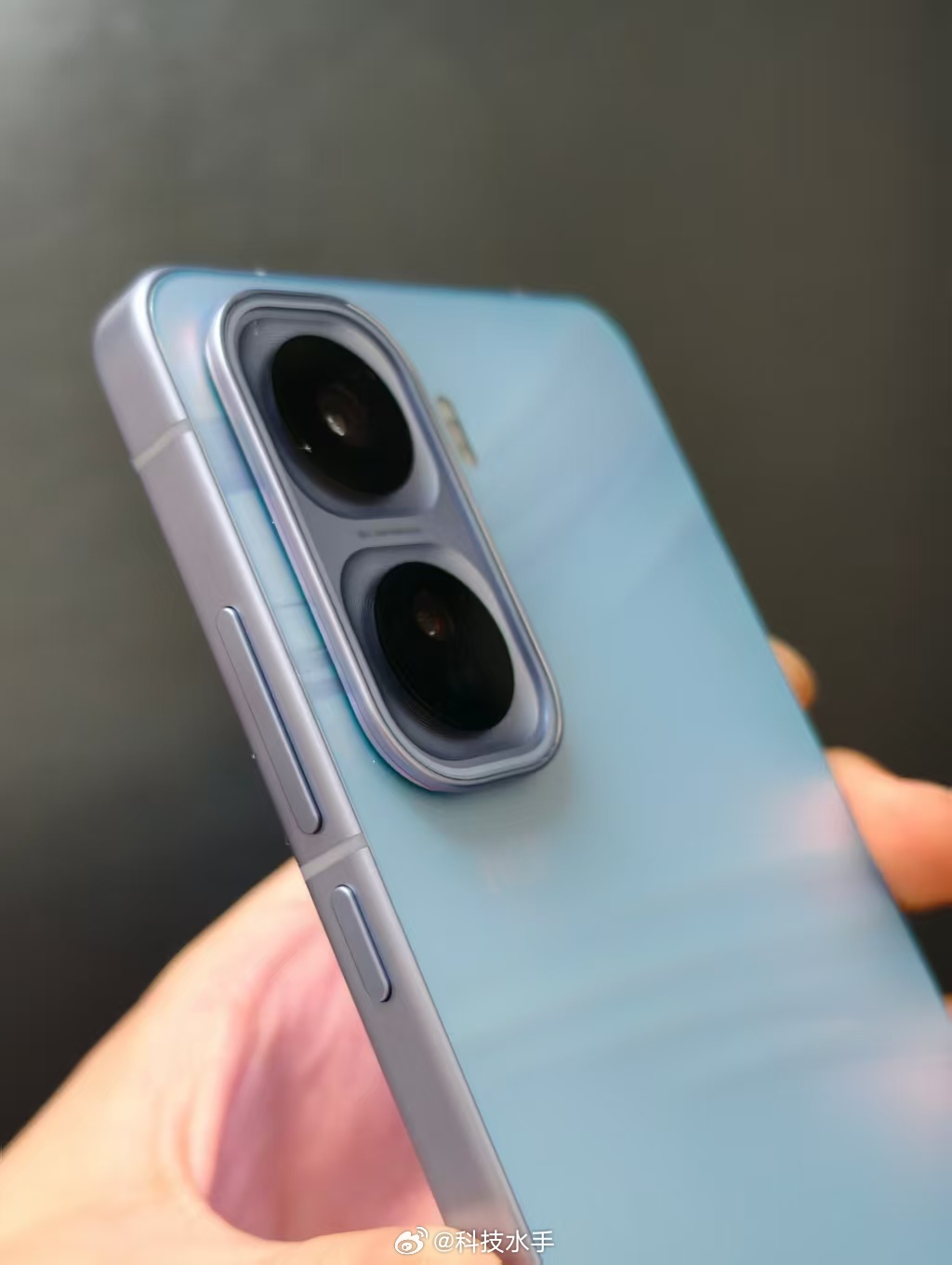 我觉得很有必要要夸一下它的设计审美！这种清新的渐变配色，没有过度堆砌元素，靠细腻