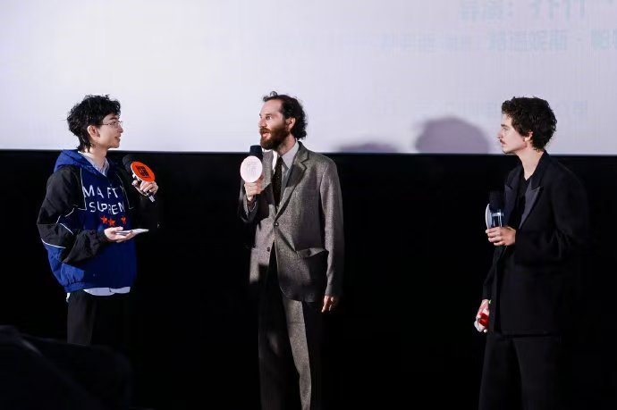 甜茶恩利同框 甜茶恩利吵起来了 看到恩利主持甜茶见面会直接被他折服，英文流利到导