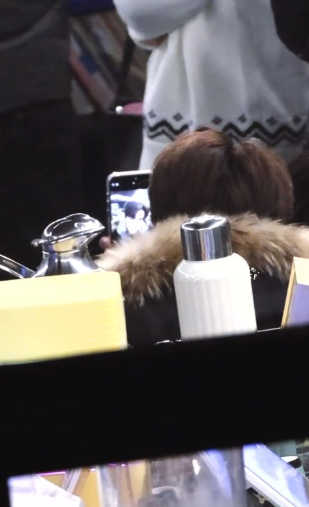 张康乐出片速度，张康乐三秒出片，只需要按两下就有了呀，咱就说请把自拍放出来~