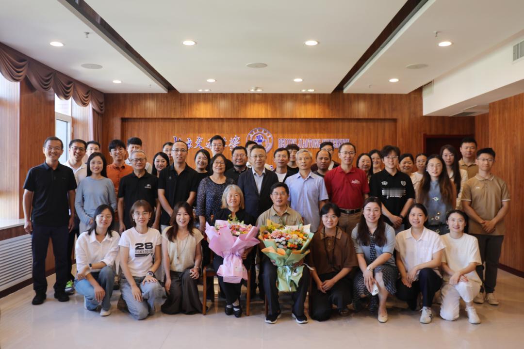 北京交通大学威海校区，9月23日为肖贵平、尹逊和两位老师举行荣休仪式，​威海国际