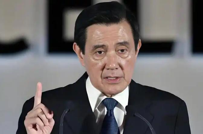 马英九现在估计肠子都悔青了！他后悔的不是多次访问大陆受到高规格接待，也不是公开主