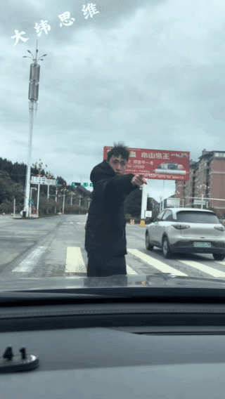 完了，
追不上了！