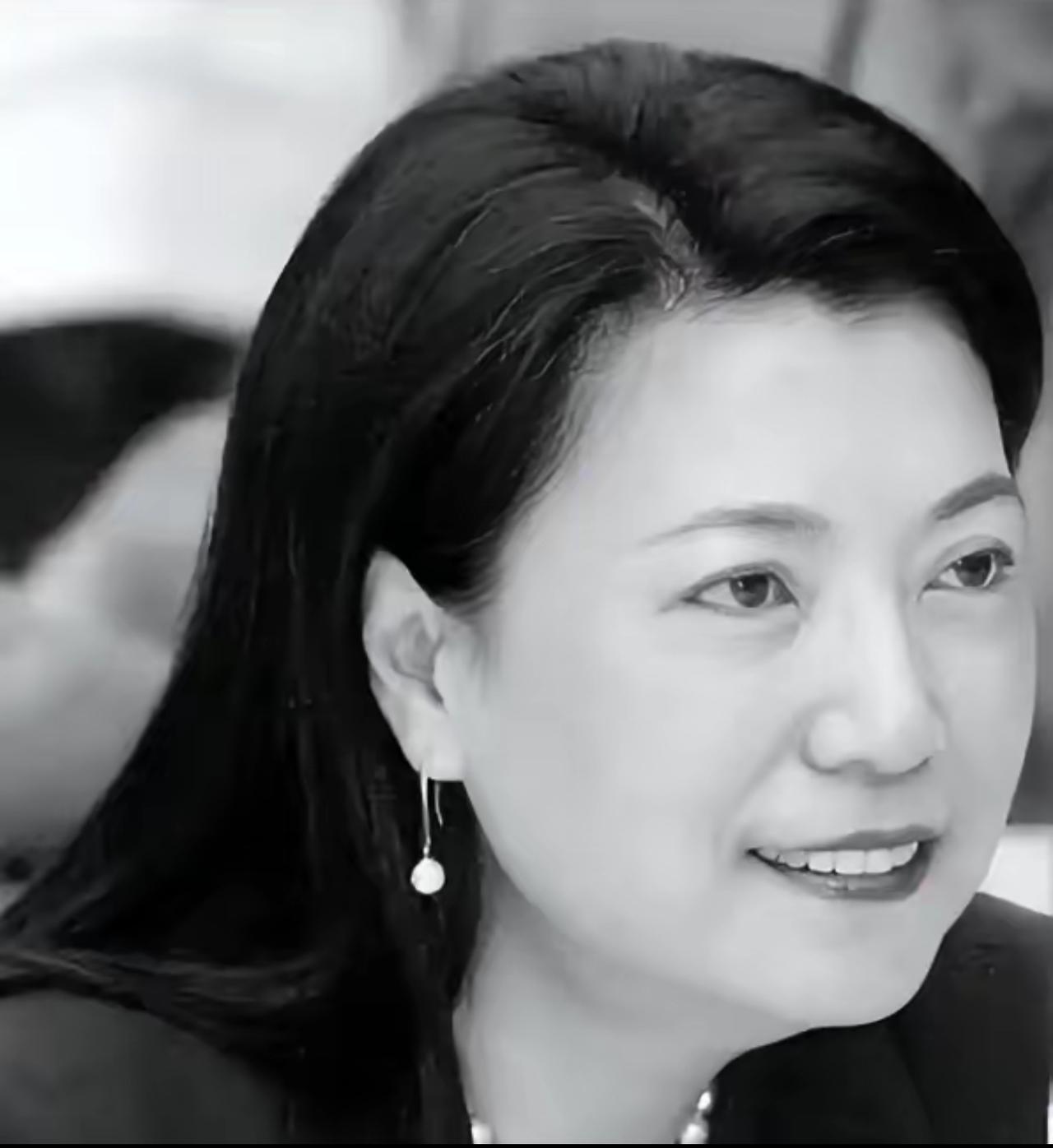 蒋家三代男丁接连离世，子孙四散，谁都没料到，最后撑住整个蒋家门面、守住家族体面的