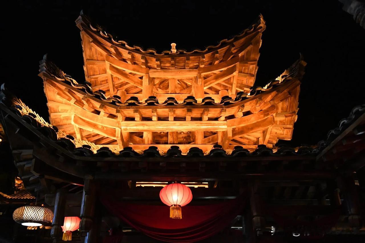 贵州兴义｜峰林布依景区·夜景【原创】

贵州兴义峰林布依景区以其独特的喀斯特地貌