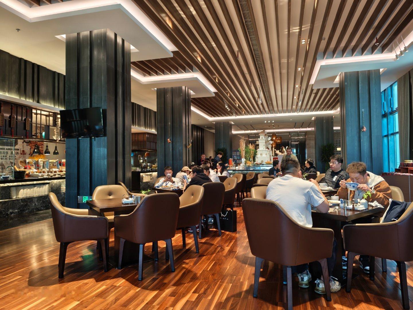 你们说我在酒店自助餐厅点个外卖会不会被打出去？主要是这餐厅太tm难吃了...[汗