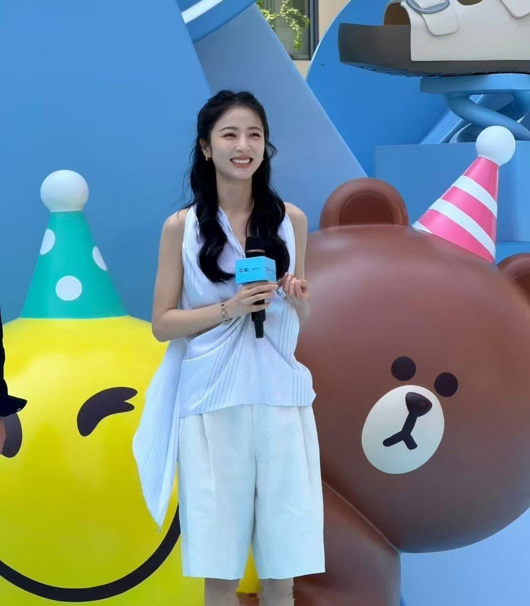 周雨彤成都线下生图 周雨彤今日成都线下活动生图，好清新好漂亮！周雨彤成都线下状态