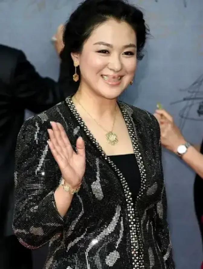 <潜伏>幕后猛料：沈傲君自掏100元加拍吻戏，成全经典也成就孙红雷
2008年《