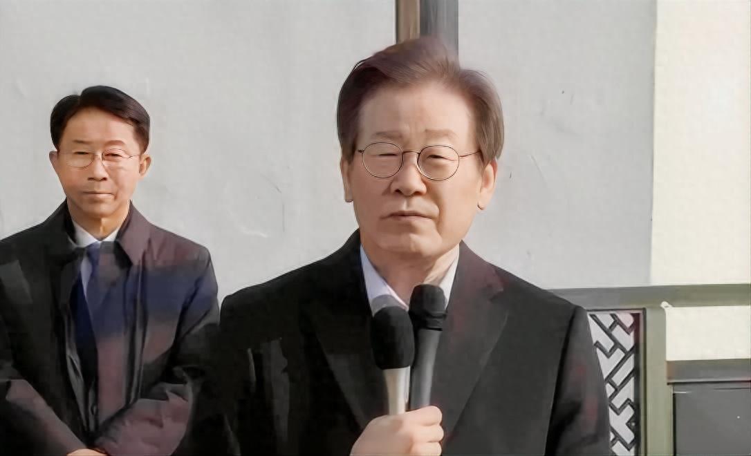 美逼韩国割土地，为什么说两天后，李在明可能得含泪签字呢？


李在明最近可能有点