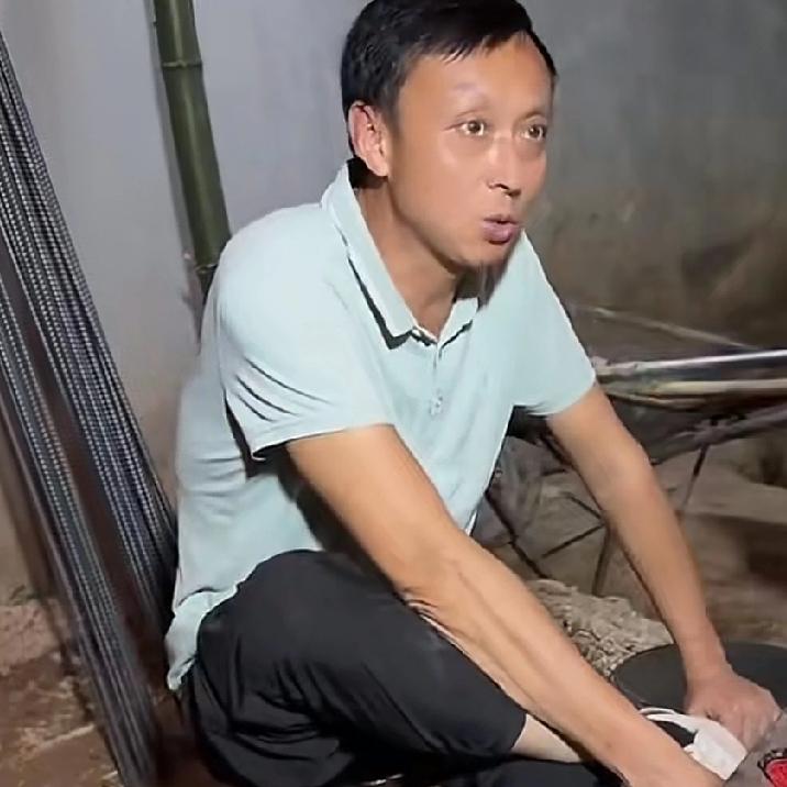 老松看到大师傅回来了，心里踏实了不少。他对小松说准备要回去了，因为家里有些事情要