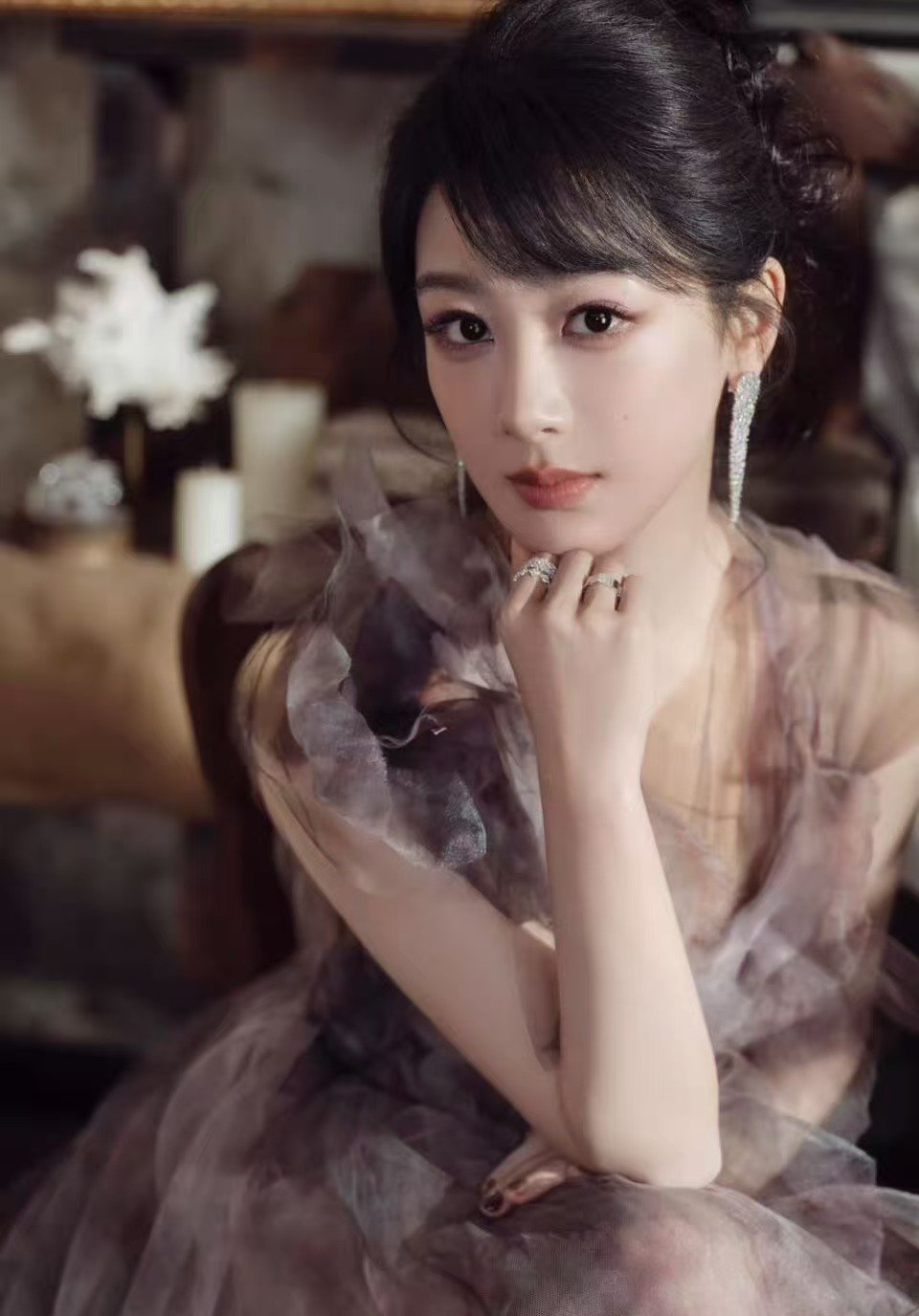 别人的影视寒冬杨紫忙得没空休息杨紫劳模具像化 杨紫劳模具像化，谁懂别人的影视寒冬