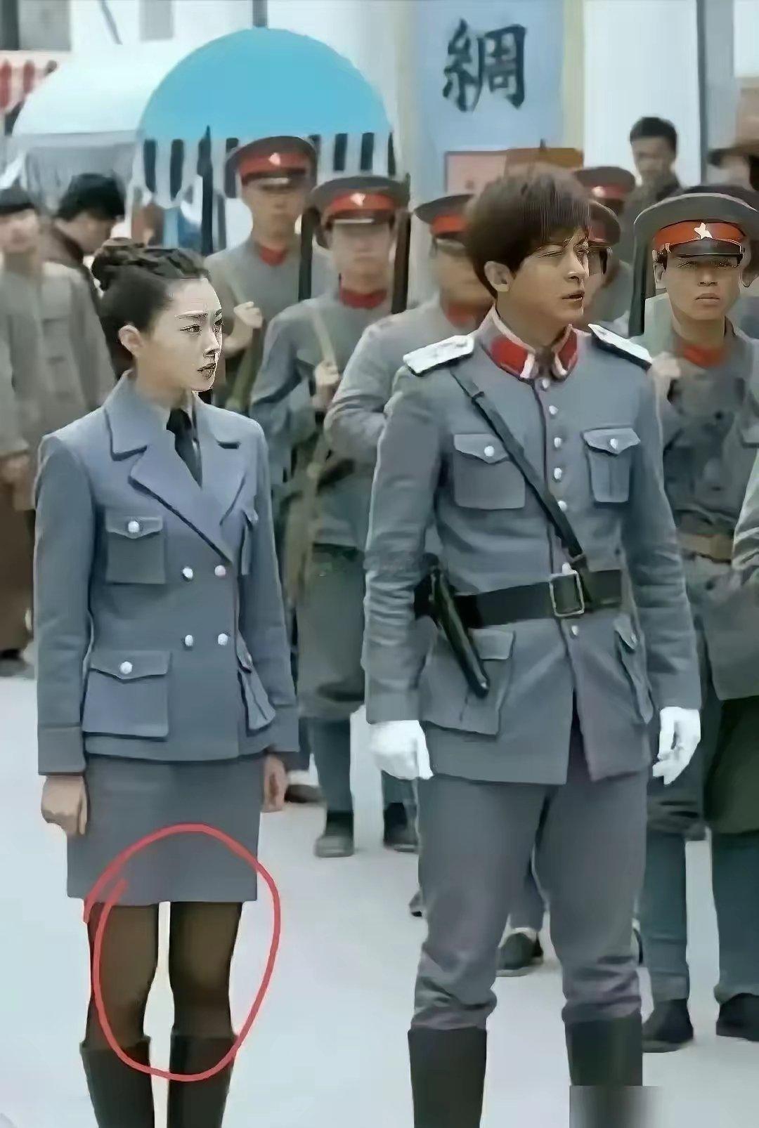 你能理解吗…穿着丝袜打仗？ 