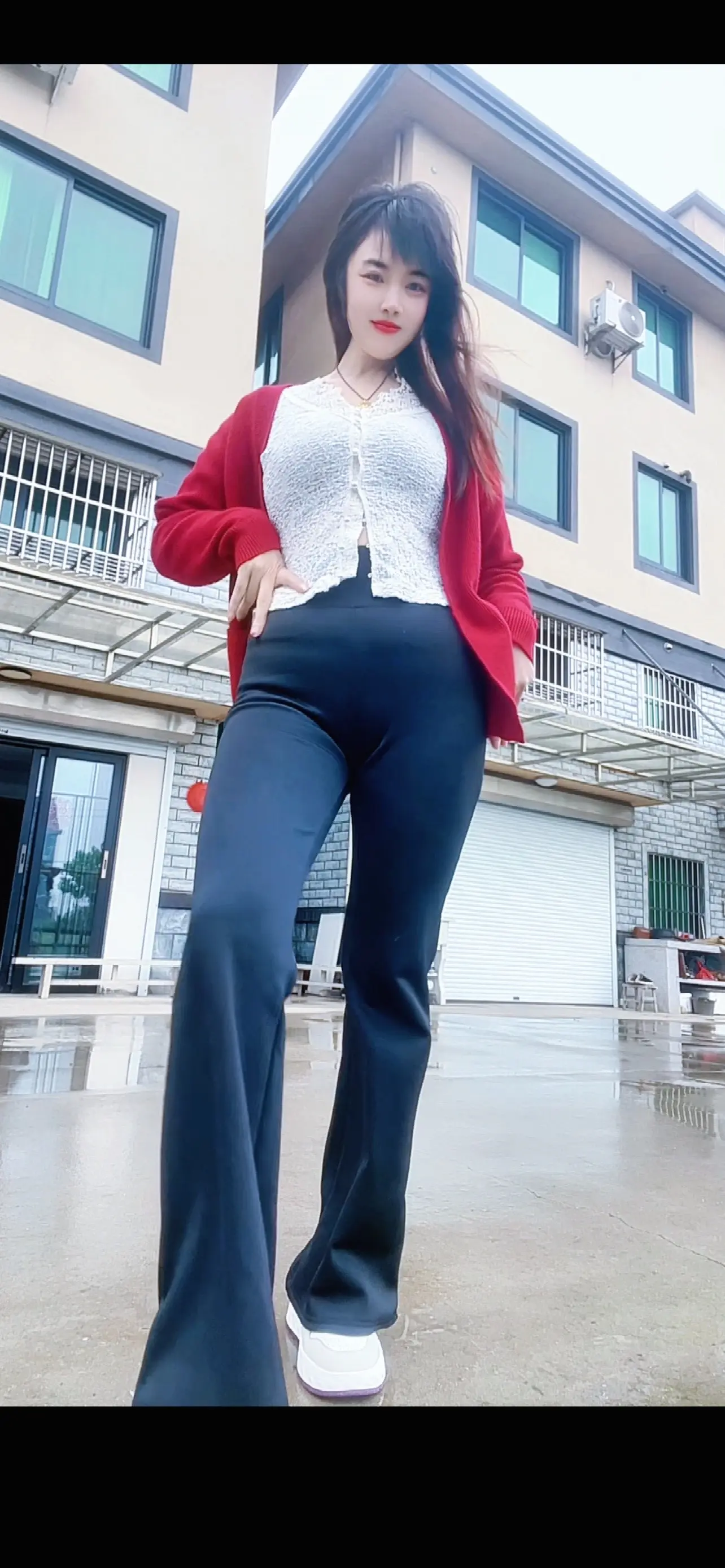 人这辈子 总是在等 ，等将来 ，等不忙 ，等下次 ，等有时间，等有条件...